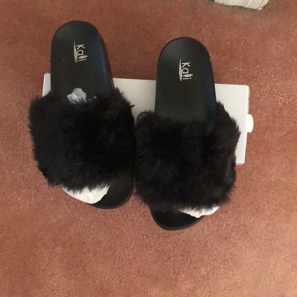 Bedroom Slippers New with tags Christmas gift - Picture 2 of 3